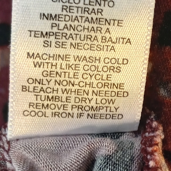 Daisy Fuentes EUC Burgundy Patterned Top, Asymmetrical Neckline, XL - Picture 6 of 7